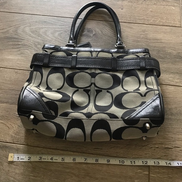 13073 Coach Hamptons Signature Stripe Carryall - Picture 4 of 9